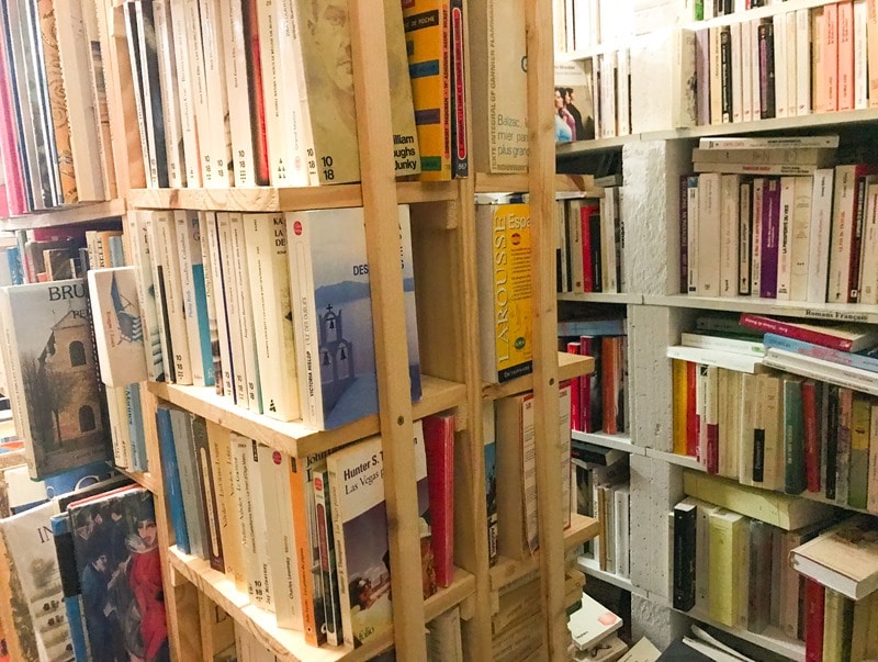 Chez ce bouquiniste de sète on trouve des livres de tous les genres