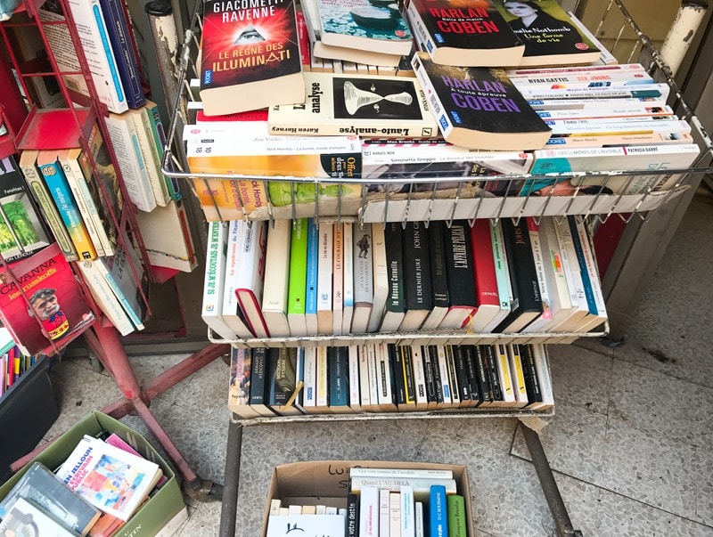 L'extérieur de cette insolite bouquinerie située à Sète