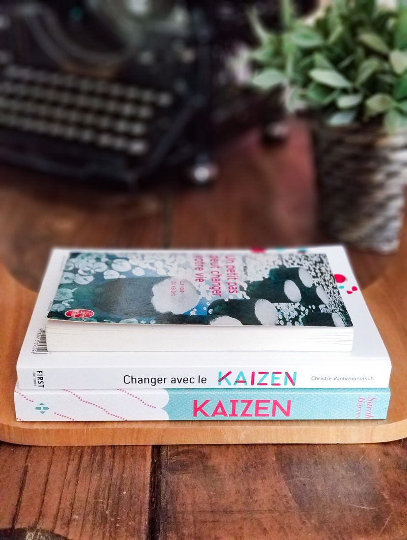 Livres sur le Kaizen 3 livres sur le Kaizen posés sur une table