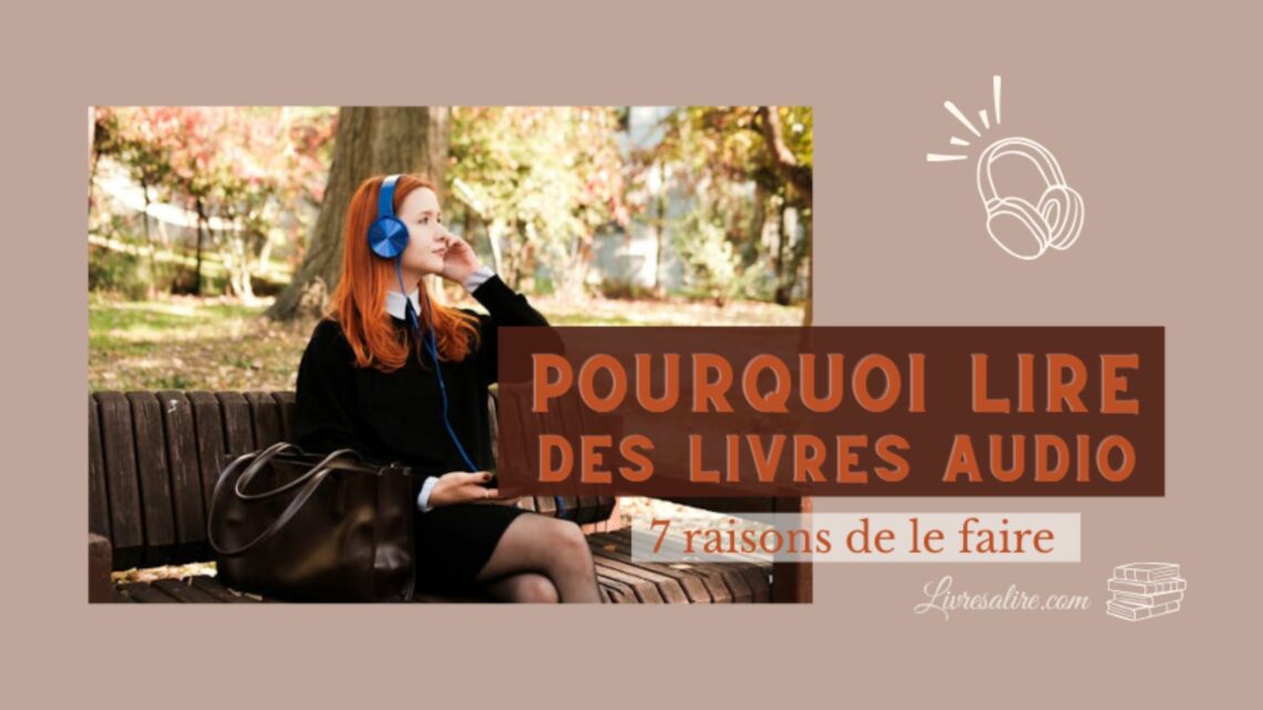 Femme écoutant un livre audio sur son smartphone avec des écouteurs