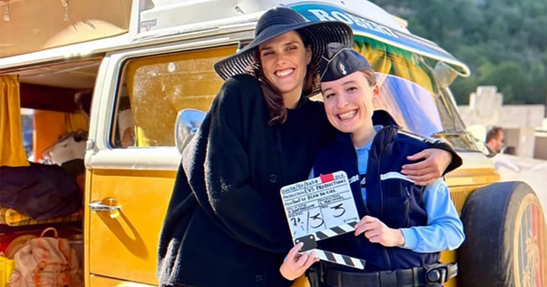 Mélissa Da Costa gendarmette dans le film Tout le bleu du ciel Mélissa Da Costa gendarmette avec Camille Lou dans le film Tout le bleu du ciel