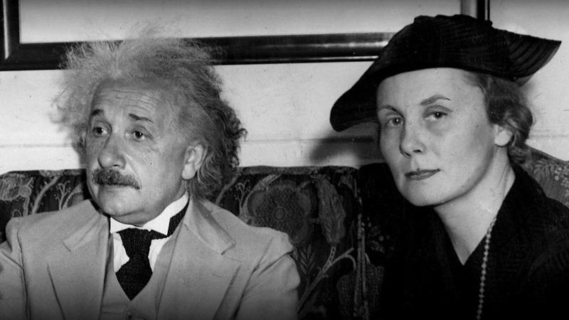 Albert Einstein et Marie Curie Albert Einstein et Marie Curie ensemble à Paris